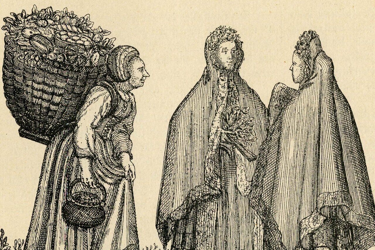 Historischer Stich von drei Frauen, links eine mit großem Korb auf dem Rücken, rechts zwei mit weiten Mänteln ins Gespräch vertieft