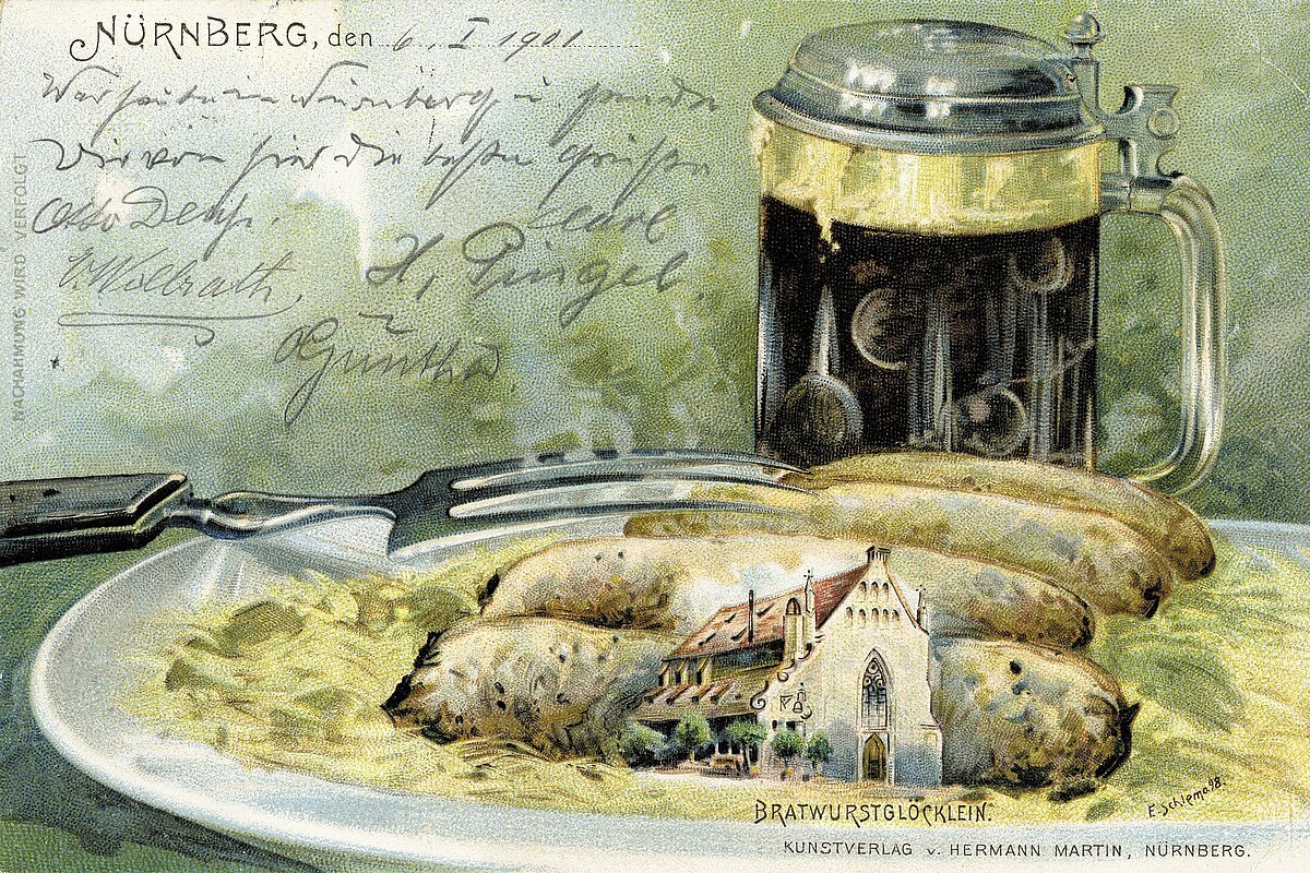 Fress_Nünberg Kolorierte historische Postkarte mit Nürnberger Bratwürsten, Sauerkraut und einem Krug mit dunklem Bier